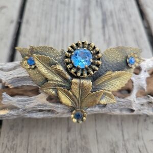Vintage art deco styled leaf brooch from 1910-1930